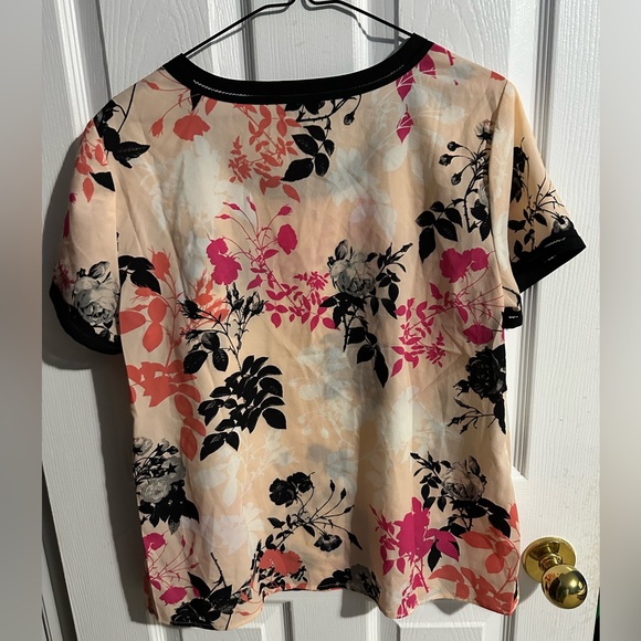 Gorgeous Talbots pink floral top ๐ - Picture 2 of 6
